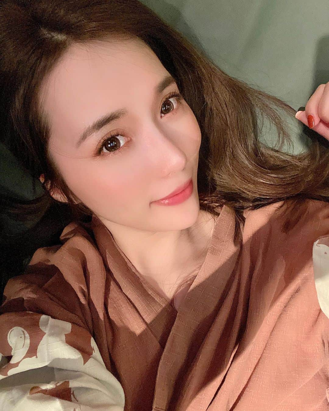 岡英里さんのインスタグラム写真 - (岡英里Instagram)「久しぶりの温泉♨️  お肌ツルツルになって気持ちよかった💕  旅行してるときはなるべくネット断食を心がけてるから写真撮り忘れがち🤣  #温泉 #旅行 #🚄 #お休み #満喫 #ゆっくり #リラックス #気分転換 #都心から近い #温泉旅館 #祝日 #温泉大好き #japan #japanese #japanesegirl #hotsprings #onsen #selfie #followｍe #follow #good」2月12日 20時21分 - okaeri0424