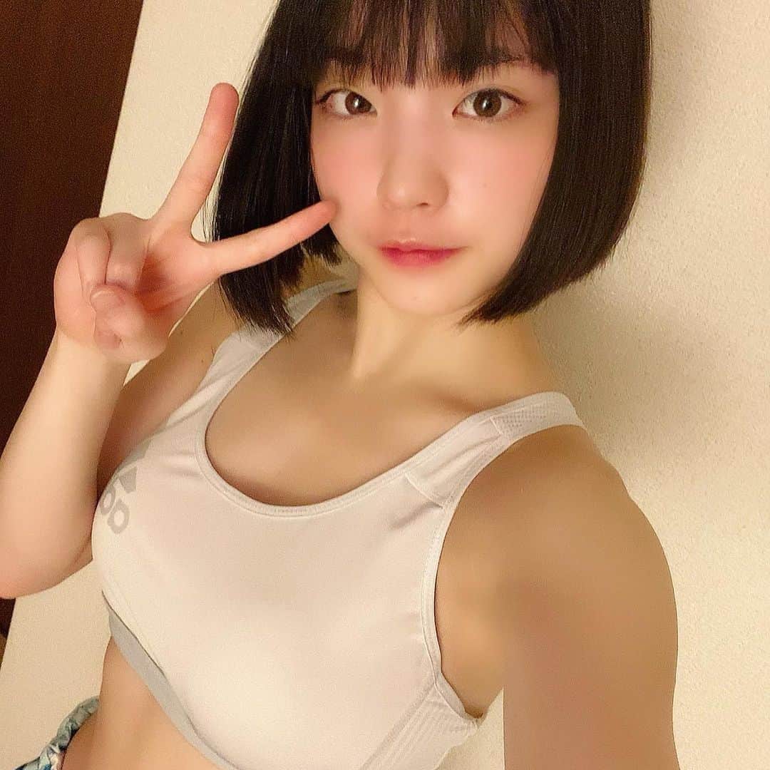 根本凪のインスタグラム：「でんぱ写真集発売前にhaute coutureさんにお世話になりました！ ランジェリー着用だったのでむくみをとりつつ女性らしい丸みに仕上げていただきました😭😭😭駆け込み寺！ 顔面もモチモチうるうるになり、、  、、、おかげさまで最高の仕上がりになりました😭😭 千鶴さんいつもありがとうございます😭  #hautecouture #エステ #代々木上原」