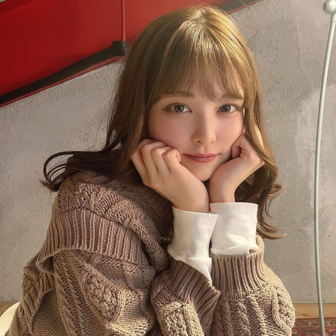 小林玲美のインスタグラム：「. 最近はドライブの時に 自分も運転できるのが楽しくて仕方ない日々です◎ 助手席にベテランがいてくれたら どこでも行けそうな気がしてる😽🤍」