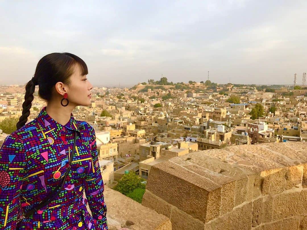 江田友莉亜のインスタグラム：「明日の旅サラダ @tabisalad  インドの旅になります✈︎  今回は #ムンバイ #ゴア #ジャイサルメール  の旅です‼︎是非ご覧くださいませ🙏🏻🇮🇳✨」