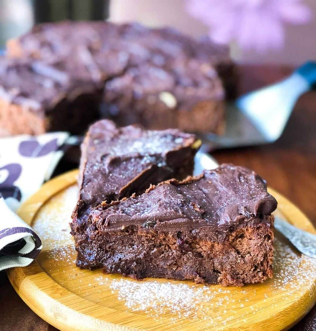 Archana's Kitchenさんのインスタグラム写真 - (Archana's KitchenInstagram)「A best dessert that can keep you happy at the end of your meal. The rich chocolate cake is made flourless with just beaten eggs and melted rich chocolate. The cake has a similar texture of the cheesecake that is quite dense and fudgy. Serve it along with a scoop of vanilla ice cream and ganache on top after a meal this #ValentinesDay  Search for the recipe “rich chocolate cake” in our app. Link to the app in the bio @archanaskitchen  . . . . . . #recipes #easyrecipes #snacks #teatime #teatimesnacks #patty #archanaskitchen #cheesecake #strawberry #strawberryrecipes #Strawberrycheesecake #nobakecheesecake #healthyeating #highprotein #eatfit #cooking #food #healthyrecipes #foodphotography #recipeoftheday #comfortfood #deliciousfood #delicious #instayum #food #tandoori」2月12日 20時30分 - archanaskitchen