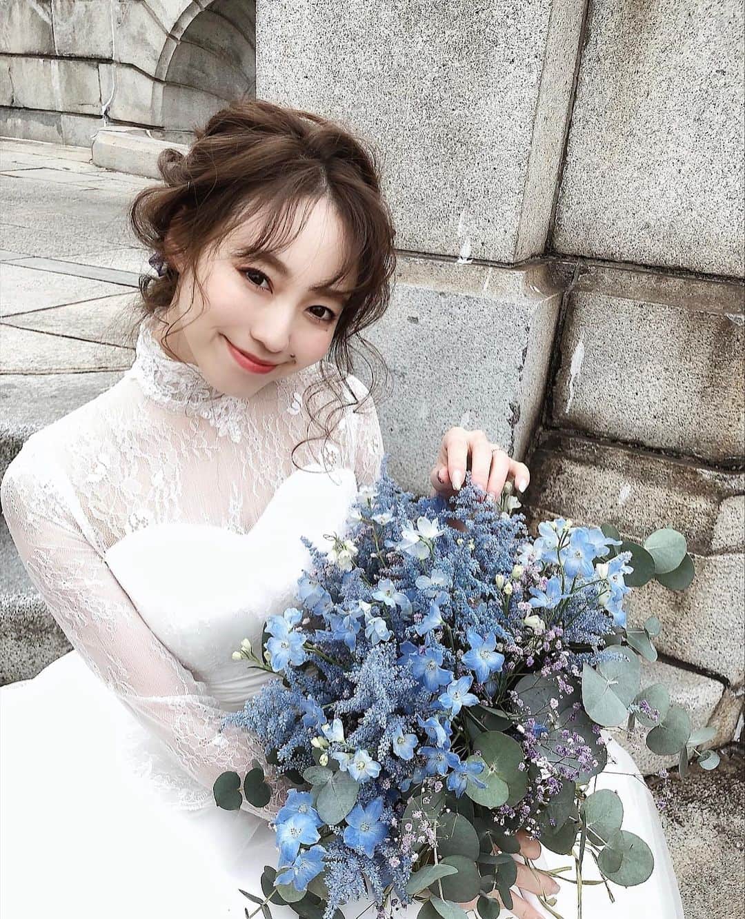 白岩まちこのインスタグラム：「≫≫👰🏼... 𝘉𝘳𝘪𝘥𝘦 𝘣𝘦𝘢𝘶𝘵𝘺 【⚠️お得情報あり 】  ㅤㅤㅤㅤㅤㅤㅤㅤㅤㅤㅤㅤㅤ ㅤㅤㅤㅤㅤㅤㅤㅤㅤㅤㅤㅤㅤ 水色の花束を持って、シンデレラみたいに ヘアメイクしてもらった日...👰🏼💐 ㅤㅤㅤㅤㅤㅤㅤㅤㅤㅤㅤㅤㅤ ㅤㅤㅤㅤㅤㅤㅤㅤㅤㅤㅤㅤㅤ 🐰 @rabichepow.chihiro ㅤㅤㅤㅤㅤㅤㅤㅤㅤㅤㅤㅤㅤ ㅤㅤㅤㅤㅤㅤㅤㅤㅤㅤㅤㅤㅤ  今日は、よくご質問いただく花嫁美容について...✍🏻 ㅤㅤㅤㅤㅤㅤㅤㅤㅤㅤㅤㅤㅤ  ㅤㅤㅤㅤㅤㅤㅤㅤㅤㅤㅤㅤㅤ みんなにとってもメリットしかない情報をGetしたので共有🥴🤘🏻 ㅤㅤㅤㅤㅤㅤㅤㅤㅤㅤㅤㅤㅤ ㅤㅤㅤㅤㅤㅤㅤㅤㅤㅤㅤㅤㅤ  ･･━━･･━━･･━━･･━━･･━━･･━━･･  ㅤㅤㅤㅤㅤㅤㅤㅤㅤㅤㅤㅤㅤ ㅤㅤㅤㅤㅤㅤㅤㅤㅤㅤㅤㅤㅤ 今年は結婚式を控えているから セルフケアはもちろん、プロの手を借りてケアを始めてます👰🏼✨ ㅤㅤㅤㅤㅤㅤㅤㅤㅤㅤㅤㅤㅤ ㅤㅤㅤㅤㅤㅤㅤㅤㅤㅤㅤㅤㅤ ㅤㅤㅤㅤㅤㅤㅤㅤㅤㅤㅤㅤㅤㅤㅤㅤㅤ 私が今までやってきた美容体験の中で、 すぐに効果を感じた施術の一つのHIFU。ㅤㅤㅤㅤㅤㅤㅤㅤㅤㅤㅤㅤㅤ  ㅤㅤㅤㅤㅤㅤㅤㅤㅤㅤㅤㅤㅤ 顔のたるみとかフェイスラインのリフトアップ、 顎下のたるみ、、、  ㅤㅤㅤㅤㅤㅤㅤㅤㅤㅤㅤㅤㅤ 二の腕のボリュームダウンにも効果がある施術。  ㅤㅤㅤㅤㅤㅤㅤㅤㅤㅤㅤㅤㅤ ㅤㅤㅤㅤㅤㅤㅤㅤㅤㅤㅤㅤㅤ そのHIFUを受けられるシンデレラハイフが、 WEBサイトでプレゼントキャンペーンをやってるんを見つけてしまった...😍🎁✨  ㅤㅤㅤㅤㅤㅤㅤㅤㅤㅤㅤㅤㅤ ㅤㅤㅤㅤㅤㅤㅤㅤㅤㅤㅤㅤㅤ 👸🏼　@cinderellahifu   ㅤㅤㅤㅤㅤㅤㅤㅤㅤㅤㅤㅤㅤ  ㅤㅤㅤㅤㅤㅤㅤㅤㅤㅤㅤㅤㅤ  シンデレラブルー(水色)のアイテムにㅤㅤ 欲しい景品 ( A賞・B賞・C賞 )を書いて、ㅤ #シンデレラハイフ のハッシュタグを付けて 投稿するだけ👸🏼💎 ㅤㅤㅤㅤㅤㅤㅤㅤㅤㅤㅤㅤㅤ ㅤㅤㅤㅤㅤㅤㅤㅤㅤㅤㅤㅤㅤ ㅤㅤㅤㅤㅤㅤㅤㅤㅤㅤㅤㅤㅤ  景品は、ホテルのスパとか、ダイヤのネックレスとか豪華な景品なんやけど、 私は 星野リゾートの宿泊ギフト券が欲しいから、 A賞で応募する😆😆😆🎉 ㅤㅤㅤㅤㅤㅤㅤㅤㅤㅤㅤㅤㅤ ㅤㅤㅤㅤㅤㅤㅤㅤㅤㅤㅤㅤㅤ ㅤㅤㅤㅤㅤㅤㅤㅤㅤㅤㅤㅤㅤ  (ちゃっかり応募🙂←)  ㅤㅤㅤㅤㅤㅤㅤㅤㅤㅤㅤㅤㅤ ㅤㅤㅤㅤㅤㅤㅤㅤㅤㅤㅤㅤㅤ 期間は３月３１日(wed)まで🗓  ㅤㅤㅤㅤㅤㅤㅤㅤㅤㅤㅤㅤㅤ ㅤㅤㅤㅤㅤㅤㅤㅤㅤㅤㅤㅤㅤ  ㅤㅤㅤㅤㅤㅤㅤㅤㅤㅤㅤㅤㅤ 詳しい応募条件はサイトに書いてるから 気になる子は見てみて😉✨ ㅤㅤㅤㅤㅤㅤㅤㅤㅤㅤㅤㅤㅤ ㅤㅤㅤㅤㅤㅤㅤㅤㅤㅤㅤㅤㅤ ㅤㅤㅤㅤㅤㅤㅤㅤㅤㅤㅤㅤㅤ 💻　https://cinderellahifu.com/ㅤㅤㅤㅤㅤㅤㅤㅤㅤㅤㅤㅤㅤ ㅤㅤㅤㅤㅤㅤㅤㅤㅤㅤㅤㅤㅤ ㅤㅤㅤㅤㅤㅤㅤㅤㅤㅤㅤㅤㅤ  応募率上がると競争率上がるから嫌やけど🥺← ㅤㅤㅤㅤㅤㅤㅤㅤㅤㅤㅤㅤㅤ ㅤㅤㅤㅤㅤㅤㅤㅤㅤㅤㅤㅤㅤ ㅤㅤㅤㅤㅤㅤㅤㅤㅤㅤㅤㅤㅤ ㅤㅤㅤㅤㅤㅤㅤㅤㅤㅤㅤㅤㅤ  私のフォロワーさんの中から当選者が出たらいいなぁ〜🥺💓ㅤㅤㅤㅤㅤㅤㅤㅤㅤㅤㅤㅤㅤ ㅤㅤㅤㅤㅤㅤㅤㅤㅤㅤㅤㅤㅤ ㅤㅤㅤㅤㅤㅤㅤㅤㅤㅤㅤㅤㅤ ㅤㅤㅤㅤㅤㅤㅤㅤㅤㅤㅤㅤㅤ ㅤㅤㅤㅤㅤㅤㅤㅤㅤㅤㅤㅤㅤ またいい情報見つけたらシェアしてく🐰💙  ㅤㅤㅤㅤㅤㅤㅤㅤㅤㅤㅤㅤㅤ  ㅤㅤㅤㅤㅤㅤㅤㅤㅤㅤㅤㅤㅤ ㅤㅤㅤㅤㅤㅤㅤㅤㅤㅤㅤㅤㅤ ㅤㅤㅤㅤㅤㅤㅤㅤㅤㅤㅤㅤㅤ ㅤㅤㅤㅤㅤㅤㅤㅤㅤㅤㅤㅤㅤ  ㅤㅤㅤㅤㅤㅤㅤㅤㅤㅤㅤㅤㅤ #シンデレラハイフ#ウルトラセルQプラス #ハイフ#HIFU #花嫁美容#花嫁準備#プレ花嫁#プレ花嫁準備 #結婚式準備#フォトウェディング #ウェディングフォト#プレ花嫁 #前撮り#関西花嫁#関西プレ花嫁 #花嫁準備#ドレス前撮り #洋装前撮り#プレ花嫁さんと繋がりたい#前撮りヘア#前撮り写真 #marry花嫁#プレ花嫁2021#結婚式ヘアアレンジ #ウェディング撮影#ブライダルフォト#ウェディング #結婚式#ブライダル」