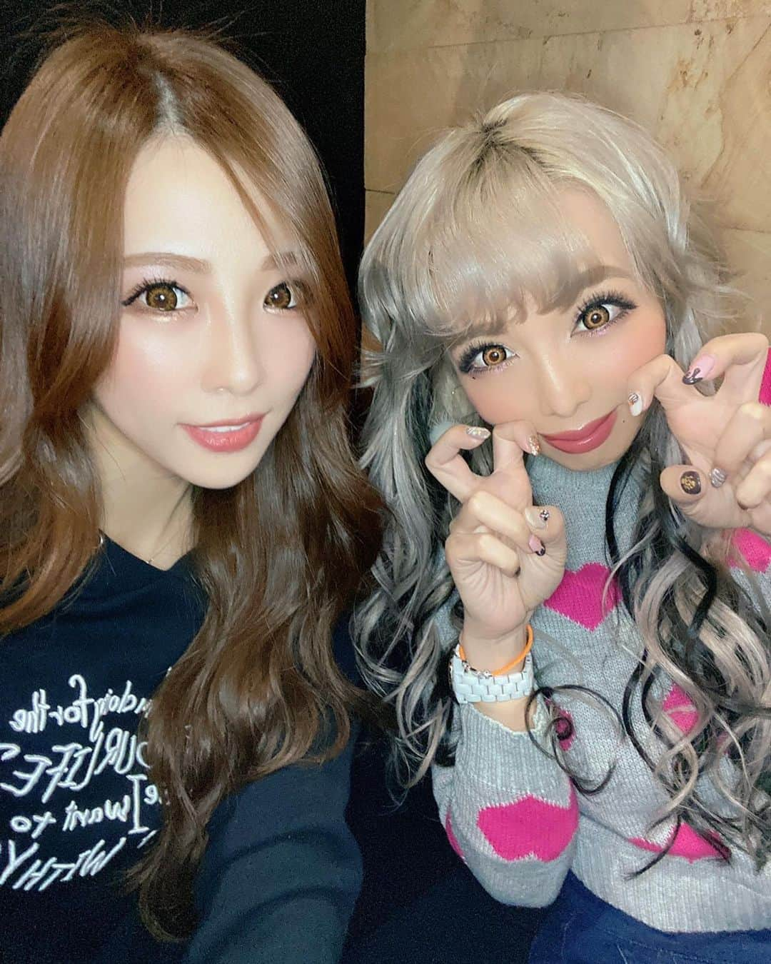 霜月るなさんのインスタグラム写真 - (霜月るなInstagram)「むっちゃ久々に あやかちんにあえた❤️ @ayak_a1218  ほんまに大好き💕 いつも元気くれるし 会ったら爆笑しすぎて暑くなるし パセラで二人でハニトー食べながらカラオケもしないで女子会してた🥳✨✨✨ 密を避けて密会💓 ブラックサンダーハニトー 見つけて思わず、、 頼んじゃったw まぢ楽しかった✨✨ ありがとう💓💓💓 #パセラ#ハニトー#ブラックサンダー#女子会」2月12日 20時37分 - shimoruna