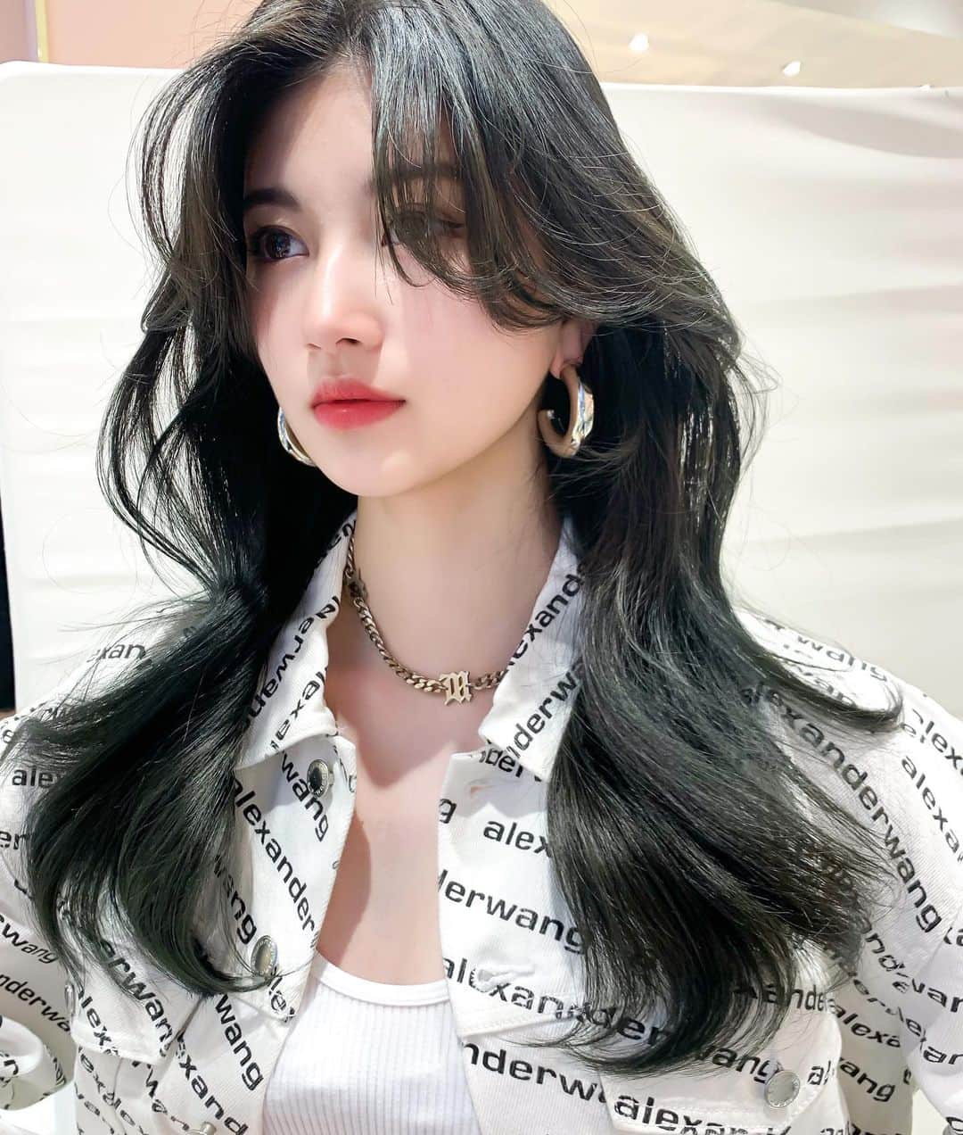 原涼香のインスタグラム：「🇨🇳网红(ワンホン)くびれヘア🖤 いま、トレンドの𝙝𝙖𝙞𝙧です🦋 ㅤㅤㅤㅤㅤㅤㅤㅤㅤㅤㅤㅤㅤ」