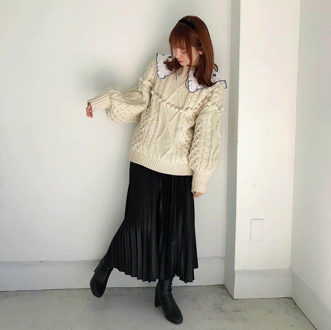 のインスタグラム：「このまえのお洋服🌿  knit @ruby_and_you  blouse @zara  skirt @cotorica.official   見えてないけどこの襟お気に入り🌼 カチューシャは前にお誕生日でファンの子からもらったやつ🐰  #outfit #ootd #code #zara #rubyandyou #cotorica #コーデ #ザラ #低身長コーデ  #155cmコーデ」