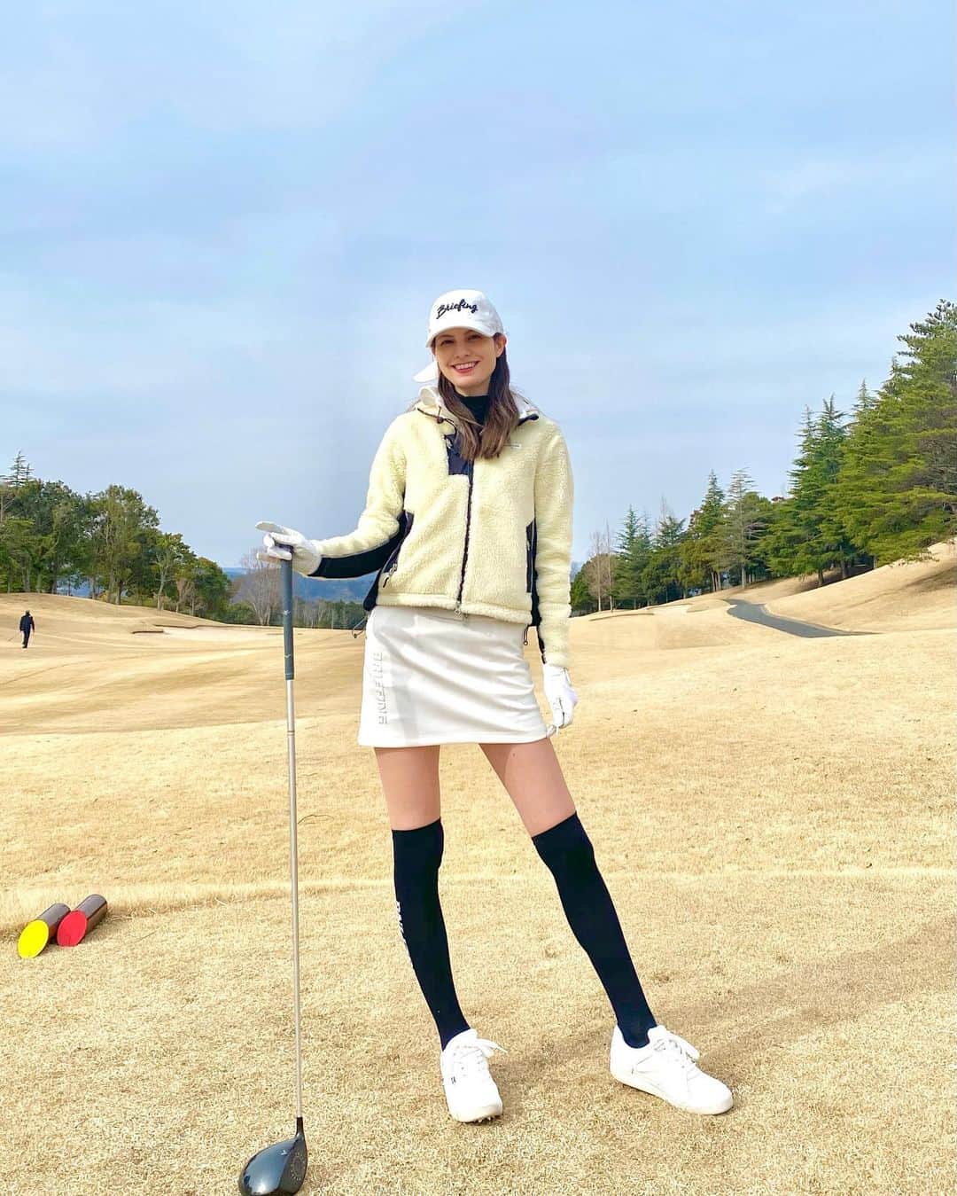 マギーさんのインスタグラム写真 - (マギーInstagram)「ゴルフはじめました⛳️🤍  初ラウンドーー！ 体力切れでラストぼろぼろ涙  まさか自分がやるとは思わなかったんだけど、大人になってきたのか突然興味が湧いて、レッスンと打ちっぱなしに通い始めてました😳😳😳  上手くなりたいなあ。 練習あるのみですね。 楽しんで頑張りまーす！  ウェアは一目惚れの @briefinggolf_store_official   #新しい趣味 #ゴルフ #golf #golfstyle #briefinggolf」2月12日 20時50分 - maggymoon