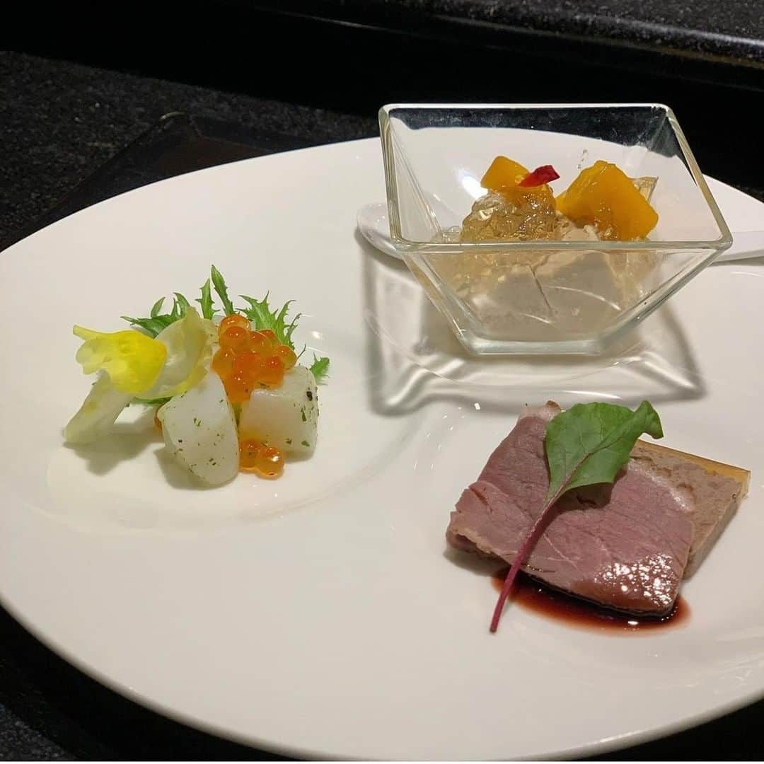 スイスホテル南海大阪さんのインスタグラム写真 - (スイスホテル南海大阪Instagram)「#フライデーファンフィーチャー：新鮮なシーフードとプレミアムな和牛。鉄板焼きならではの贅沢。　  @noriko.129  さん、鉄板焼「みなみ」でのお食事のお写真をご投稿いただきありがとうございます！スイスホテル南海大阪で撮影した写真を #LiveItWellOsaka #洗練された時　のハッシュタグをつけてご投稿ください！毎週金曜日にあなたの自慢の#洗練された時をご紹介します。#スイスホテル南海大阪 #スイスホテル #タボラ36 #朝活   #FridayFanFeature: Ultimate teppanyaki indulgence featuring the freshest seafood and premium meat.    Thank you @noriko.129 for sharing your dining experience at Minami Teppanyaki Restaurant! Have any photos of the Swissôtel Nankai Osaka? Tag us #LiveItWellOsaka for a chance to be featured!」2月12日 21時00分 - swissotelnankaiosaka_official