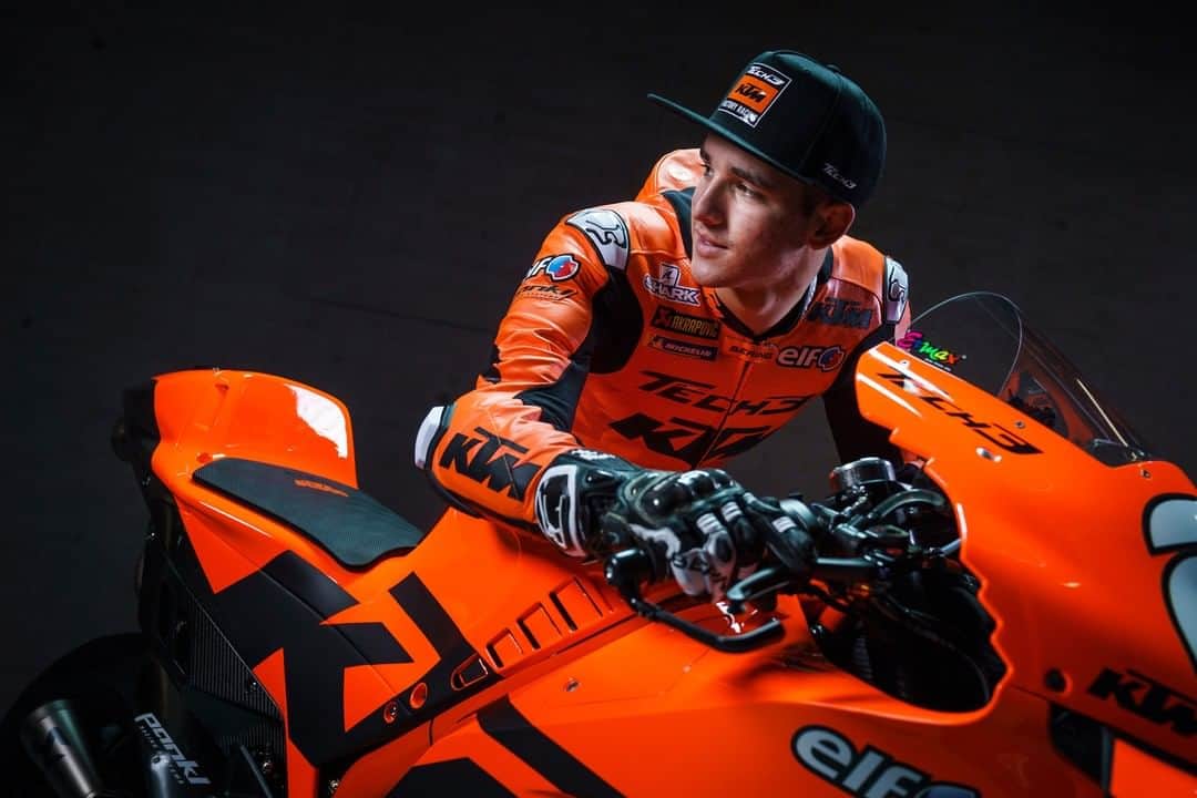 MotoGPさんのインスタグラム写真 - (MotoGPInstagram)「The future is most definitely orange! 🔶 @petrux9 and @ikerlecuona_27 unveil @tech3racing's new look KTM RC16! 🍊 #MotoGP #DP9 #IL27 #Motorsport #Motorcycle #Racing」2月12日 21時00分 - motogp