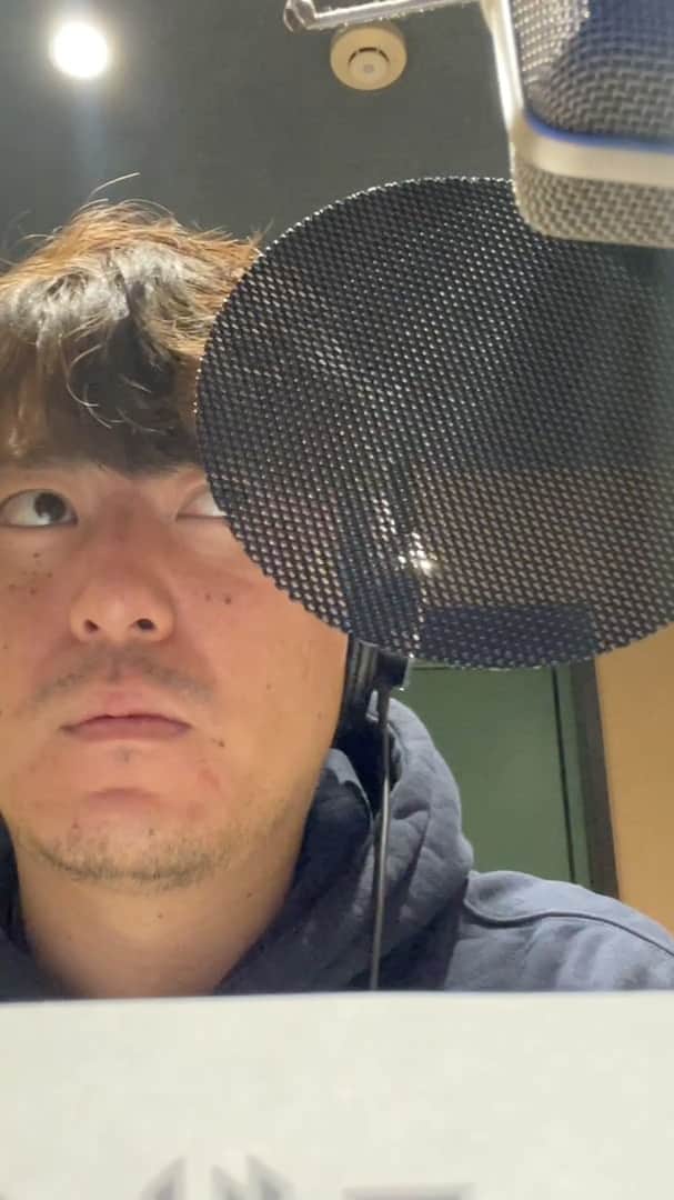 寺川俊平のインスタグラム：「* 最近在宅でclubhouseばっかりやってる って思われがちな感じになってきたので 仕事してるところ載っける。  しかし、光の当たり具合で めちゃくちゃ茶色く見えてしまう髪が仇になってしまっている気がする。  #プロレス #ワールドプロレスリング #今週のアバンVTR」