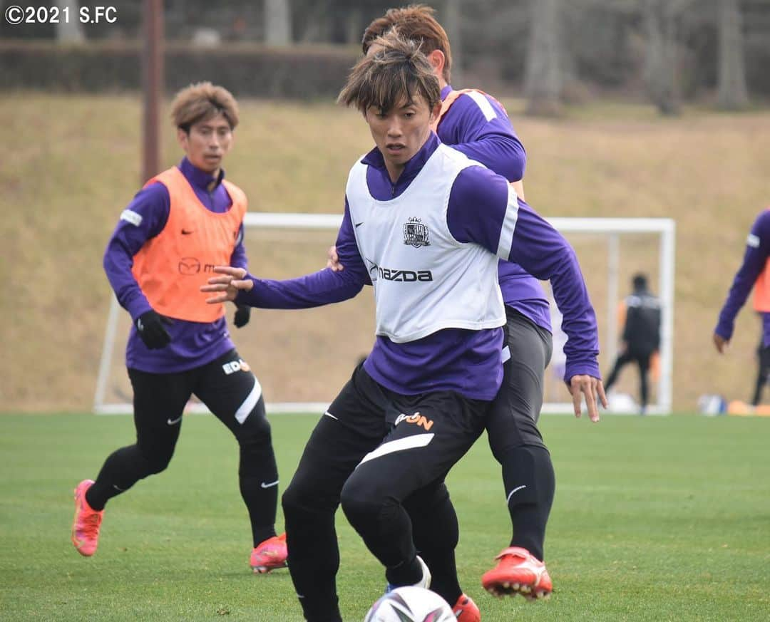 サンフレッチェ広島さんのインスタグラム写真 - (サンフレッチェ広島Instagram)「鹿児島キャンプ8日目⚽️ 午前と午後の2部練習でみっちり鍛えました💪💪  #大迫敬介 選手 #森島司 選手 #青山敏弘 選手 #ジュニオールサントス 選手 #野上結貴 選手 #増田卓也 選手 #川辺駿 選手 #sanfrecce #サンフレッチェ広島 #積攻 #鹿児島キャンプ」2月12日 20時56分 - sanfrecce.official