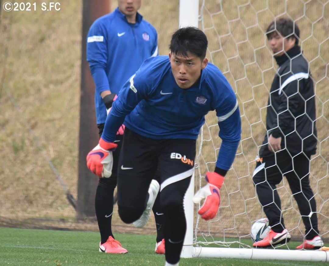 サンフレッチェ広島さんのインスタグラム写真 - (サンフレッチェ広島Instagram)「鹿児島キャンプ8日目⚽️ 午前と午後の2部練習でみっちり鍛えました💪💪  #大迫敬介 選手 #森島司 選手 #青山敏弘 選手 #ジュニオールサントス 選手 #野上結貴 選手 #増田卓也 選手 #川辺駿 選手 #sanfrecce #サンフレッチェ広島 #積攻 #鹿児島キャンプ」2月12日 20時56分 - sanfrecce.official