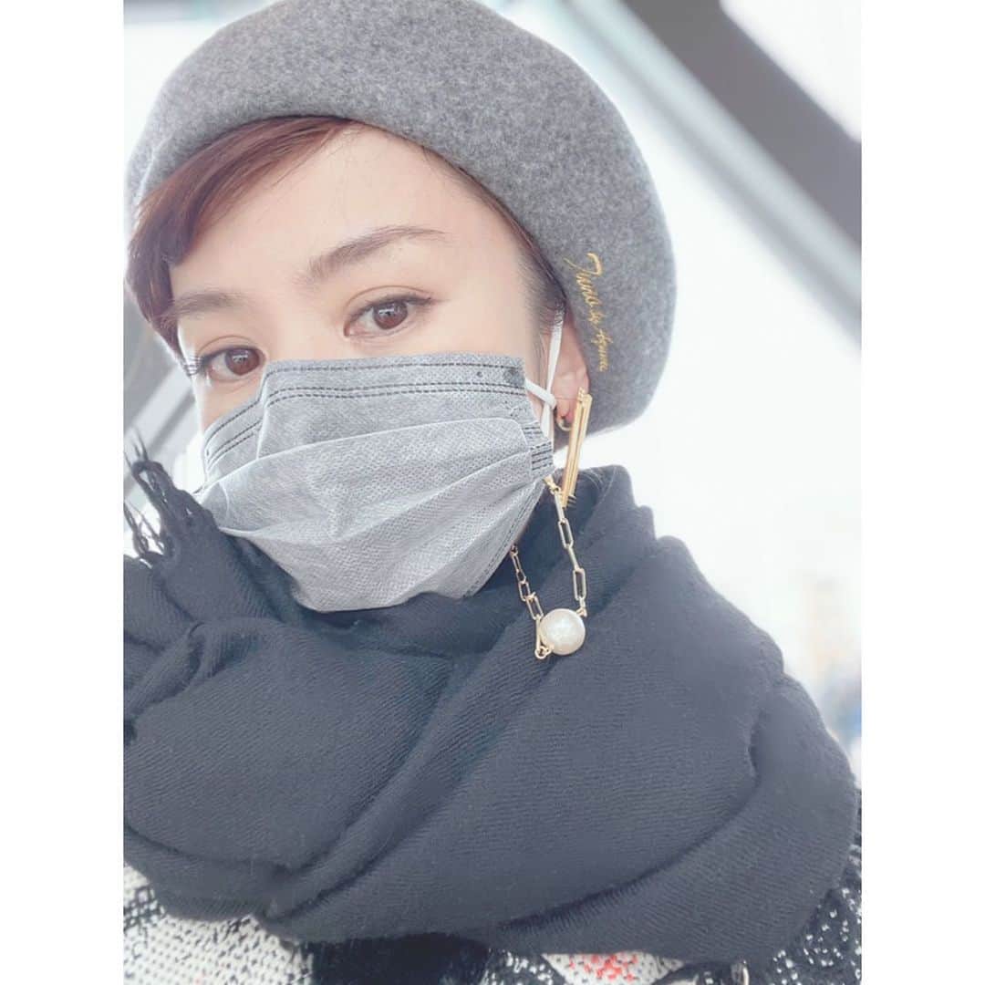 azumiのインスタグラム：「マフラー邪魔ですね なんか形が美しくないですが パール付きチェーンです 詳細は近日  #tunobyazumi  #maskchain  #maskholder  #マスク生活   @tunobyazumi  #togaarchives  #tricotcommedesgarcons  #plumpynuts」