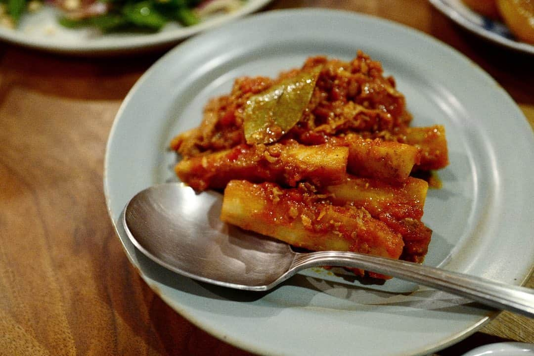 安田美沙子さんのインスタグラム写真 - (安田美沙子Instagram)「いつかのお料理たち。 ＊大浦牛蒡と牛肉のトマト煮 ＊人参しりしり ＊三浦大根のスパイスブリ大根　 ＊おいなりさんお弁当 ＊福寿園のいちご抹茶チョコクランチ🍓 . . . 美味しいお野菜がいっぱい🤍 . . . YouTube「 みさことさりHOME」今夜、公開されました😊✨ストーリー、ハイライトに貼り付けたので、美しいさりちゃんの旅行先を見て、行った気分に。。。 @misako.sari.home  . . . #food #dinner #お弁当　 #みさこクッキング　#instafood #four_o_five @four_o_five_405  @maikodeluxe  #レシピ @zairai.farm」2月12日 20時58分 - yasuda_misako