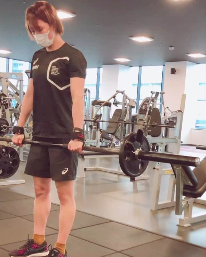 青木智美のインスタグラム：「. ☑︎#20210212 weight training🏋🏻‍♀️  ・ルーマニアンデッドリフト ・スクワット ・懸垂(パラレル) . #asics #asicsswim #teamasics #ウエイト #weighttraining」