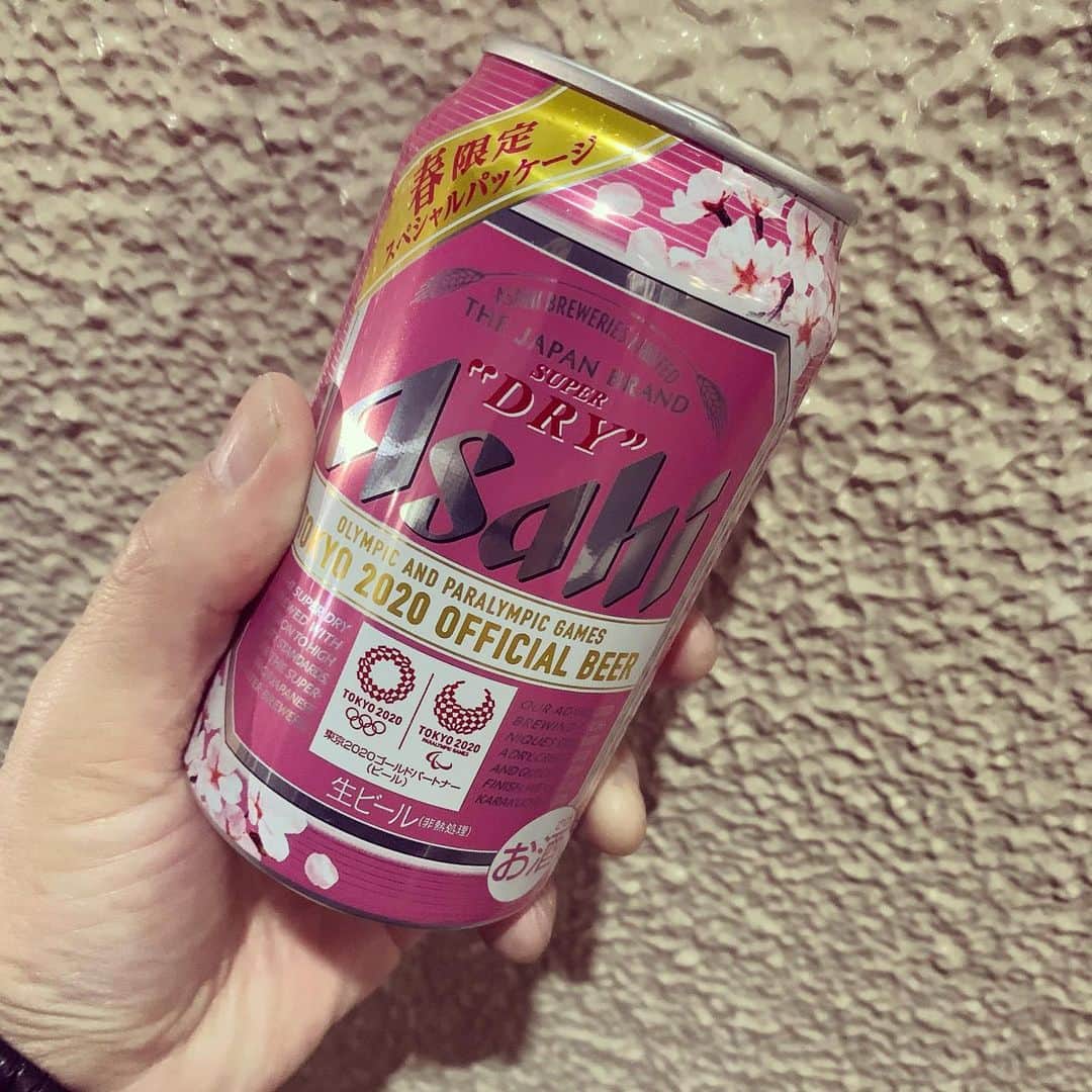 飯田カヅキさんのインスタグラム写真 - (飯田カヅキInstagram)「業務終了、即酒！  もう春なのか…？  #beer #ビール #スーパードライ #アサヒスーパードライ #superdry #Asahi」2月12日 21時03分 - kazukiiida_strange