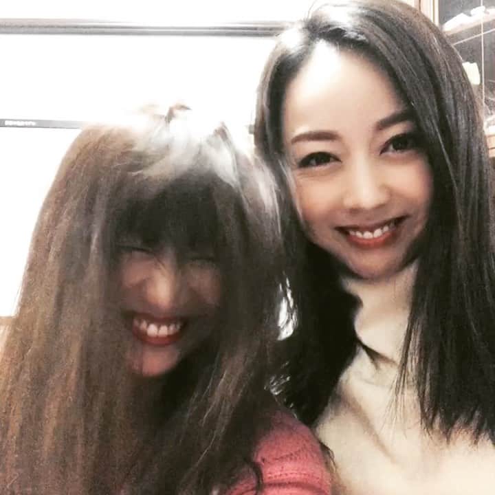 瑛蓮のインスタグラム：「わたしの妹の可愛がり方。  #お誕生日おめでとう」
