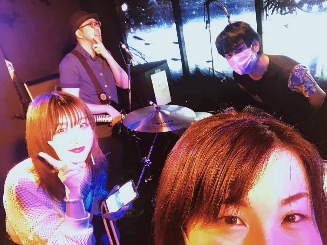 都乃さんのインスタグラム写真 - (都乃Instagram)「2/11PEPESALE Gig@赤坂naveyfloor  見上げれば青空、っていう曲をやる時は タオルを回すんだけど セトリにその曲入ってるのにタオル忘れがちな私ですが  今回はちゃんと持ってきた😤👍（威張るとこちゃう）  ライブは、春までおやすみ。  暖かくなって世の中が落ち着いてきたら またライブハウスでみんなと思いっきり楽しめるといいな。。🤤✨‼️🧠🫀💗⚡️  #PEPESALE #SATONO #gig #Japanesegirl #naveyfloor」2月12日 21時10分 - tonomotono