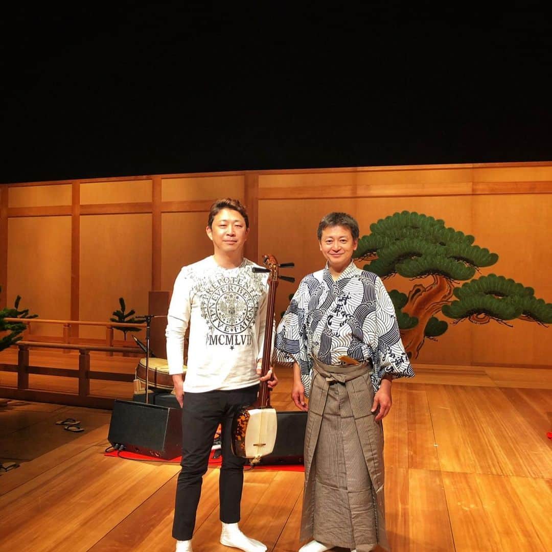 上妻宏光のインスタグラム：「生一丁「兵庫公演」、福岡県大野城市での「義経記」にご来場の皆さん本当にありがとうございました😭熱い拍手が嬉しくてウルッときました。  #生一丁 #デーモン閣下 #山井綱雄 #神戸女学院小ホール #大野城まどかぴあホール」
