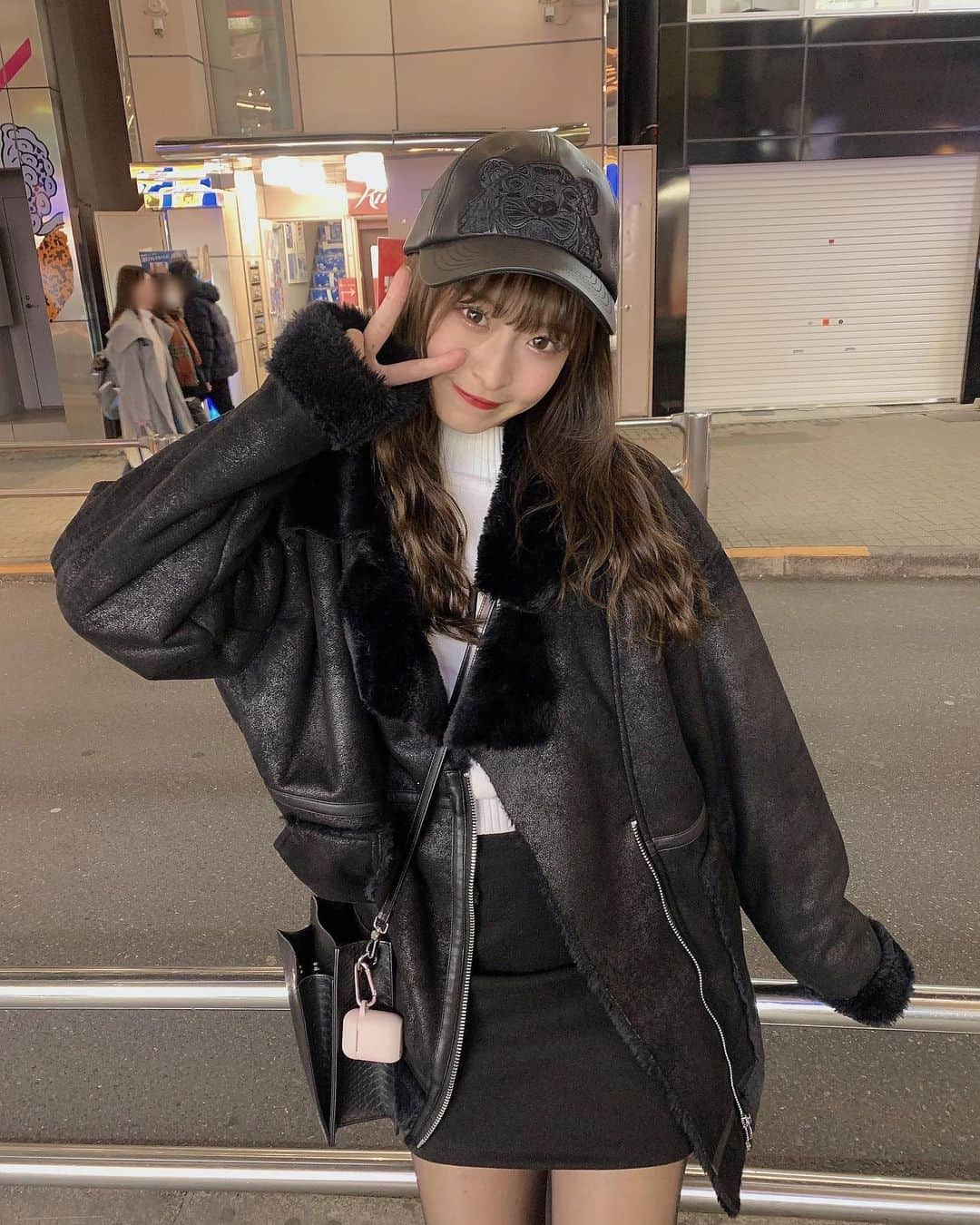 清水里香さんのインスタグラム写真 - (清水里香Instagram)「ぴーす🖤」2月12日 21時18分 - partyyy_chu