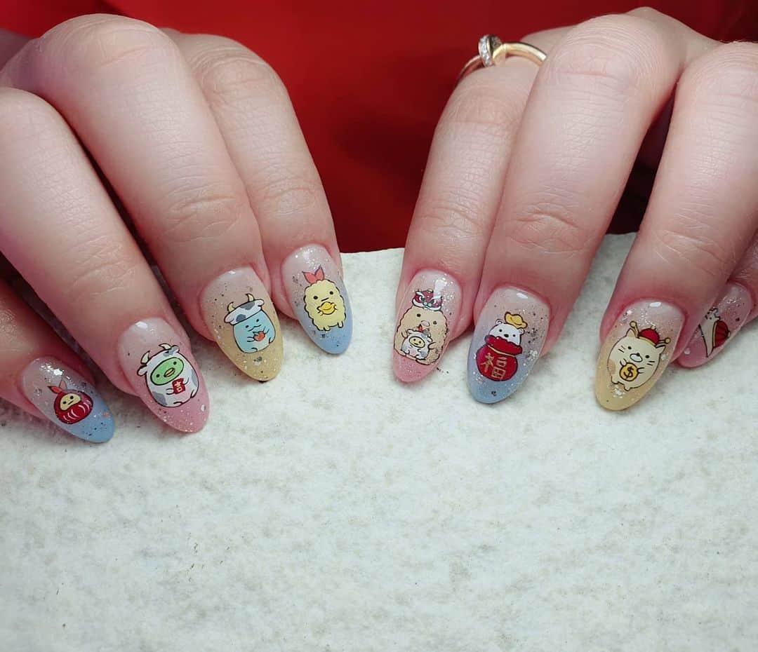Yingのインスタグラム：「#sumikkogurashi themed CNY nails!   Done on acrylic sculpture extensions (I used @ericasata Tapered Barrel Large diamond bit to blend smoothly between the cuticles/sidelines and the extensions). Base colour is PREGEL Pale Beige, with super smooth ombre done with PREGEL MUSE M073, PREGEL Milky Berry and Pale Strawberry. All art done with PREGEL Art Liner gels and predrawn on @tsumekira Plain Sheet.  All items can be purchased at @nailwonderlandsg 🤗 . . . 🛒 www.nailwonderland.com⁣⁣ 📍20A Penhas Road, Singapore 208184⁣⁣ (5 minutes walk from Lavender MRT)⁣⁣ .  I am currently only able to take bookings from my existing pool of customers. If I have slots available for new customers, I will post them on my IG stories. Thank you to everyone who likes my work 🙏 if you need your nails done, please consider booking other artists at @thenailartelier instead ❤  #ネイルデザイン  #ネイルアート #ネイル #ジェルネイル #nailart #네일아트 #pregel #プリジェル #nails #gelnails #sgnails」