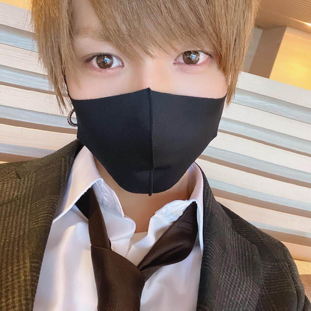 伊藤蓮さんのインスタグラム写真 - (伊藤蓮Instagram)「ギャル男でも受かる会社探します」2月12日 21時23分 - ren_ito