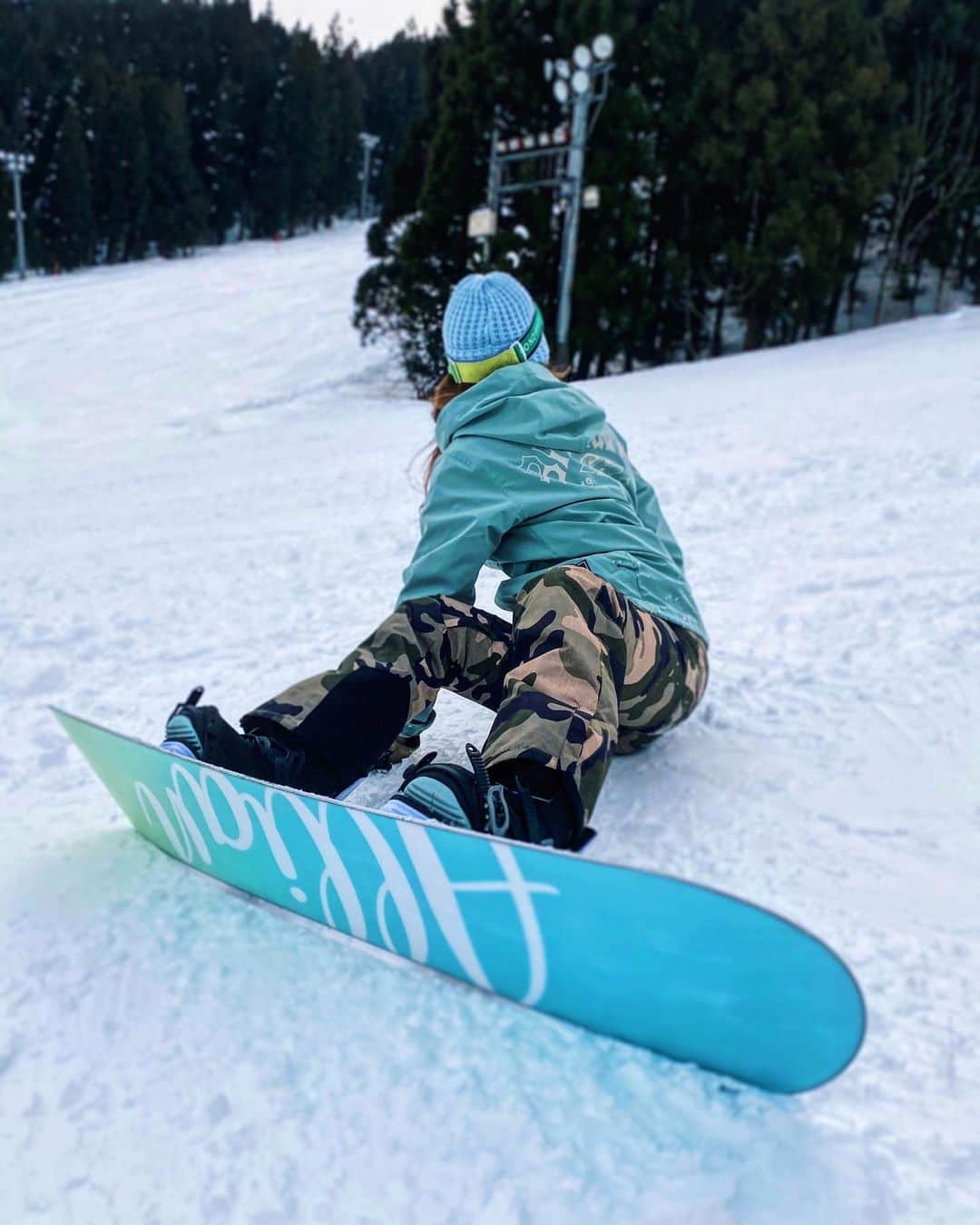 AMIのインスタグラム：「Yayyy Yayyy 🏂☃️❄️📸  ❄️ @billabongwomensjp  🕶 @vonzipperjapan @vonzipper  🧤 @dakine_japan @dakine  🏂 @advancesurfandsnow  🚗 @insta.kandatsu   .」