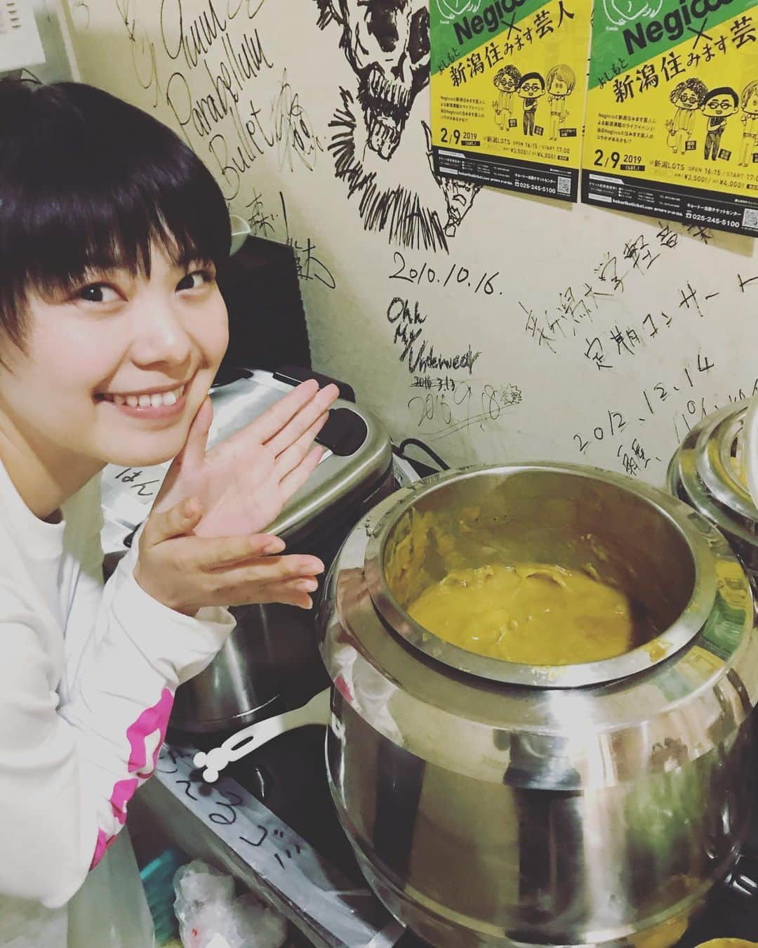Negiccoのインスタグラム：「アルバム見返していたらシリーズ。﻿ 今日はMegu！﻿ 食べ物多め。 ﻿ 既に出している写真かもです。﻿ ﻿ ﻿ #Negicco」