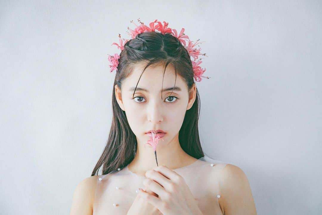 柴田フミコのインスタグラム：「可愛すぎる  #新木優子 #カレンダー #fumikoshibata #柴田フミコ」