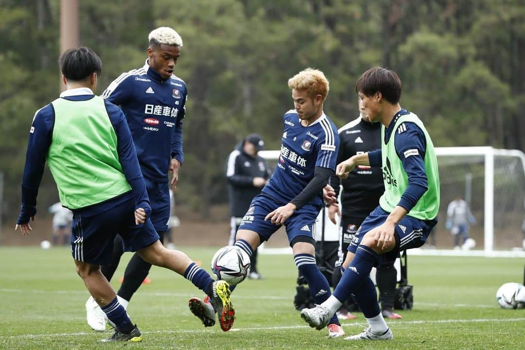 オナイウ阿道さんのインスタグラム写真 - (オナイウ阿道Instagram)「2nd Camp Start🔵⚪️🔴  新しいトレーニングウェア🔥 新しいスパイク👌  #fmarinos #NIKE #tiempo  #OA45」2月12日 21時41分 - onaiwu_ado