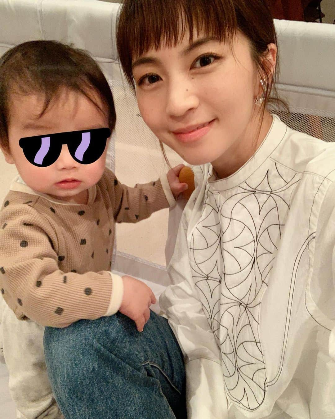 安田美沙子さんのインスタグラム写真 - (安田美沙子Instagram)「今日は、👶との撮影で可愛いを連呼。 可愛い気持ちが爆発して息子に会いたくてたまらなくなった。 気付けばこんな成長したんだなぁ😭❤️ なんだか立てそうになってる！ . . . いつもママを追っかけて来てくれてありがとうね😭✨成長を逃したくないと思いつつも、見逃している時がある。 離乳食も中々食べれないし、悩みは尽きないけど、沢山の笑顔と幸せを運んで来てくれて、ありがとうね✨ . . . 1歳のお誕生日に向けて準備しようね👶 . . . #mama #baby #boy #boys #love #1yearsold #family  #todayful」2月12日 21時49分 - yasuda_misako