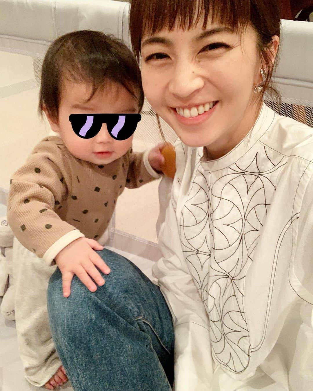 安田美沙子さんのインスタグラム写真 - (安田美沙子Instagram)「今日は、👶との撮影で可愛いを連呼。 可愛い気持ちが爆発して息子に会いたくてたまらなくなった。 気付けばこんな成長したんだなぁ😭❤️ なんだか立てそうになってる！ . . . いつもママを追っかけて来てくれてありがとうね😭✨成長を逃したくないと思いつつも、見逃している時がある。 離乳食も中々食べれないし、悩みは尽きないけど、沢山の笑顔と幸せを運んで来てくれて、ありがとうね✨ . . . 1歳のお誕生日に向けて準備しようね👶 . . . #mama #baby #boy #boys #love #1yearsold #family  #todayful」2月12日 21時49分 - yasuda_misako