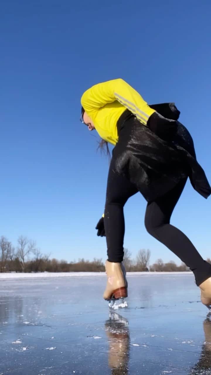 マリ・ヴァルトマンのインスタグラム：「Another one  #skating #nature #figureskating #düsseldorf #winterpleasures」