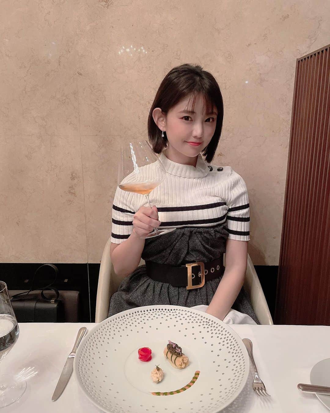 林村ゆかりのインスタグラム：「シンガポールは今日からお正月みたいです。こっちきて日本で言うお正月に行った（ややこしい）ミシュラン星ありのお店、美しくて美味しかったなぁ…🥸✨  #singapore#singaporelife#lesamis#batardmontrachet #バタールモンラッシェ#ワイン#ワイン女子#フレンチ#frenchrestaurant」