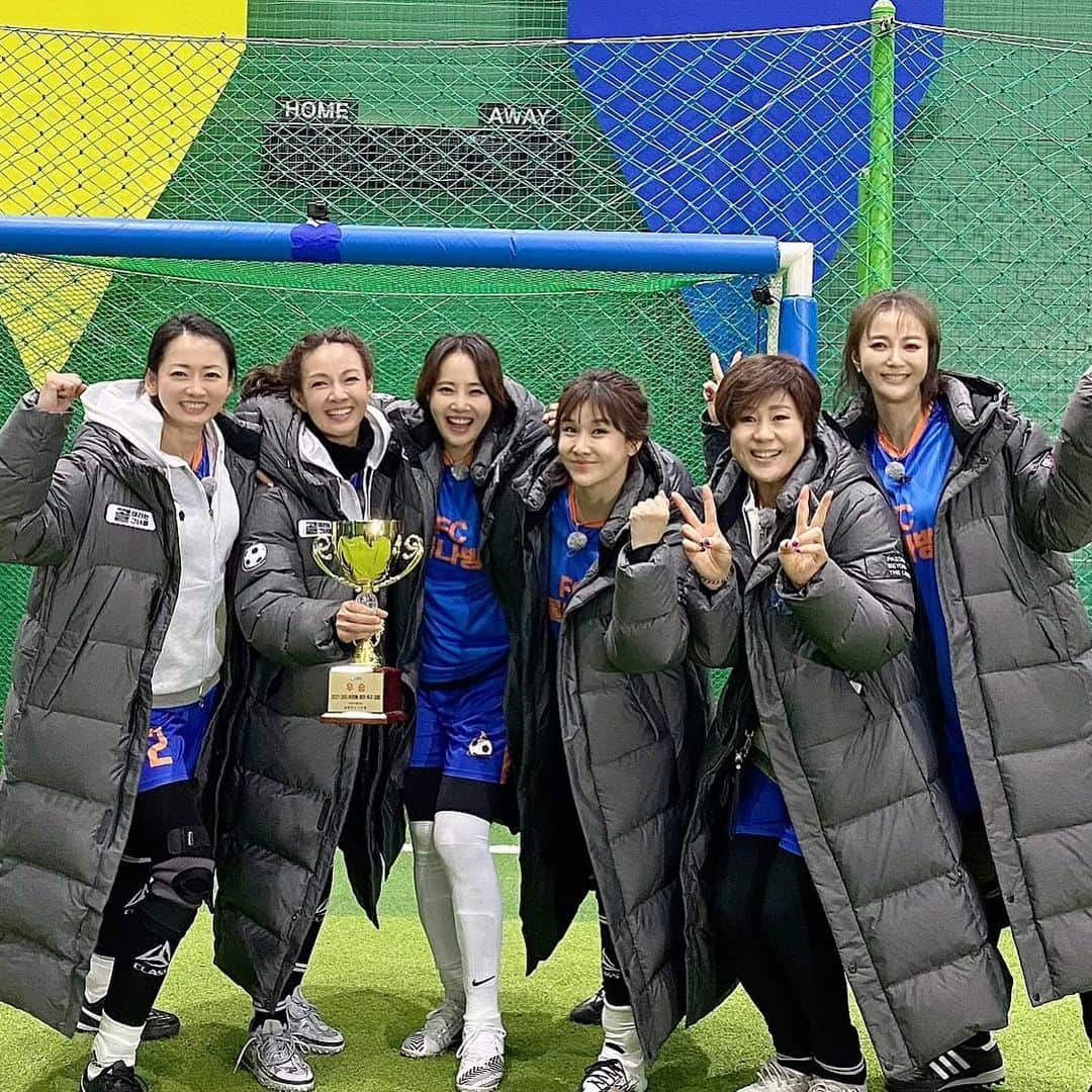 カン・ギョンホンさんのインスタグラム写真 - (カン・ギョンホンInstagram)「'골 때리는 그녀들'~ 재미있게 보셨나요~??^^ '불나방'팀 우승입니다~~^^✌️💕 . 알면서도 엄청 흥분하면서 봤네용~~^^」2月12日 21時50分 - kang_kyunghun