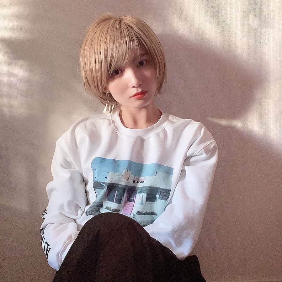 サキのインスタグラム：「. 透け感カラー by @lowe.komo  #ハイトーンカラー」