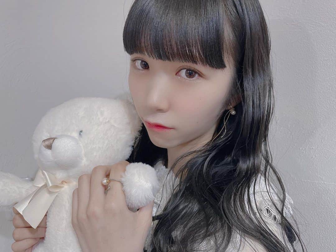 堂本千晴のインスタグラム：「💎美容DAY💎  まつ毛パーマと眉スタイリング✨ ( @salty_lash ) くるりんなまつ毛と平行眉を手に入れました👏  ヘアカラー前髪カット✂️ ( @imari_style ) 今回のカラーは田島櫻子ちゃんの画像を見せて地下カラーにして貰いました💓前髪も良い長さ✨  毎月行きたいなぁ。  久保怜音ちゃんが持ってた🧸をワガママ言って持たせてもらいました👏💓  #美容day  #まつ毛パーマ  #眉毛サロン  #美容室 #サロン #いまりある  #ラブストーリーから生まれるヘアメイク #ロメ #lomé  #color #hair #idol」