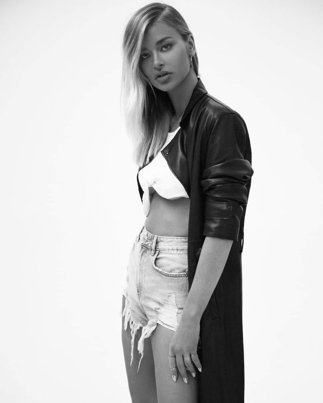ソフィア・ミロシェヴィッチのインスタグラム：「🖤」