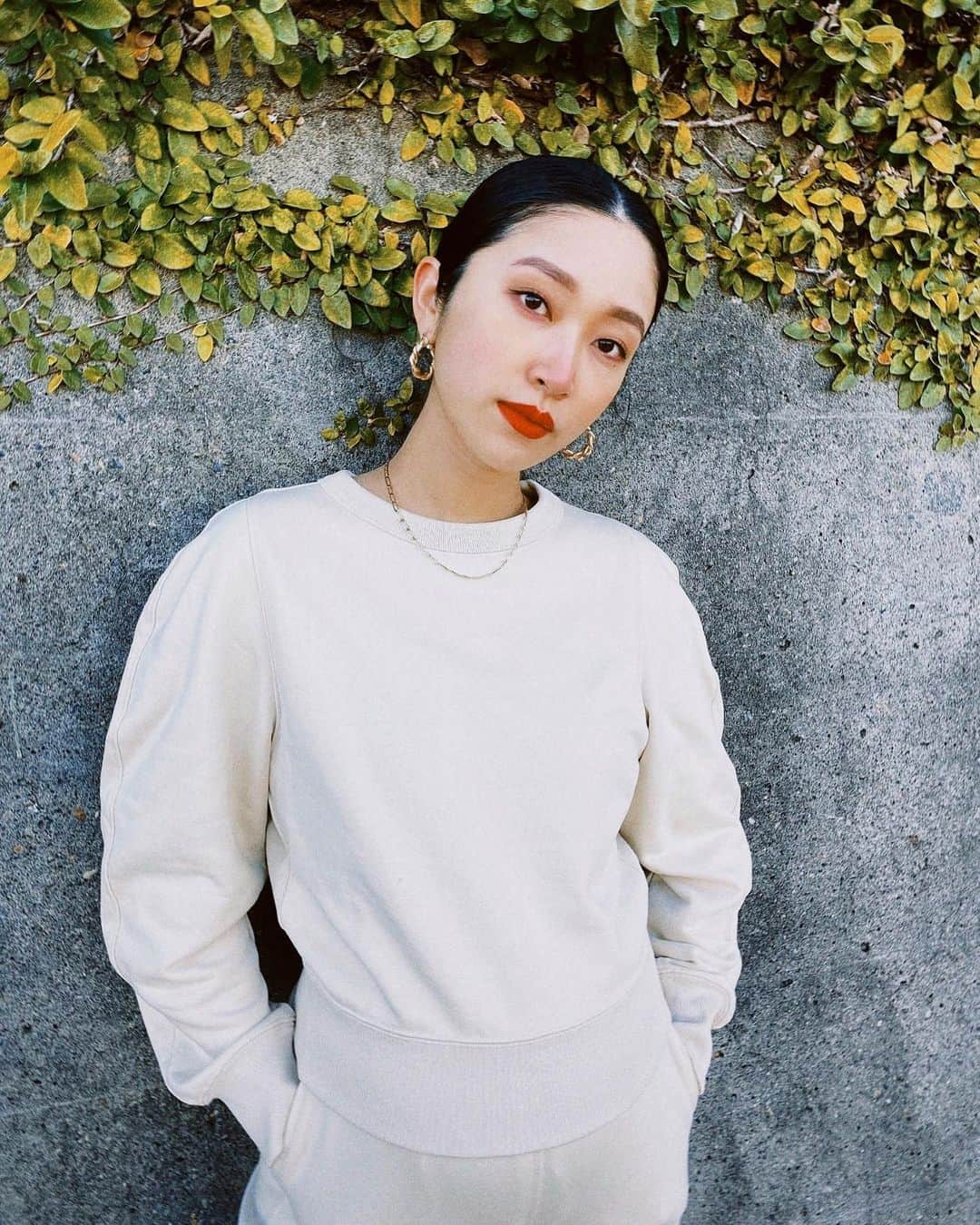 恵里花のインスタグラム：「お気に入りの﻿UNIQLO U上下スウェット👟﻿ シルエットが可愛いくて﻿発売されてから即購入しました✔️﻿  ほんとは産後に着る予定だったけれど﻿ お散歩の時にもヘビロテ中〜🏃🏻‍♀️☀️﻿ ﻿ コーデは海外ファッションを参考に📙﻿💡 ﻿この春はトレンチコートと合わせたいな🌸🎵﻿ ﻿ #ユニクロ購入品  #プチプラコーデ  #マタニティコーデ﻿ #37weeks」