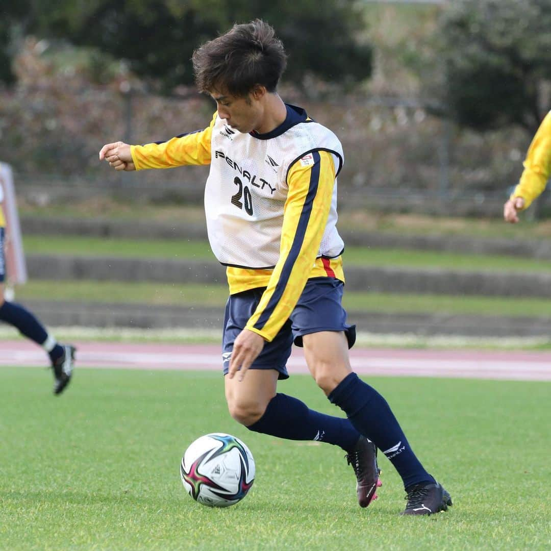 ギラヴァンツ北九州さんのインスタグラム写真 - (ギラヴァンツ北九州Instagram)「. 沖縄キャンプ6日目⚽️ 明日はキャンプ最後の練習試合。川崎戦以上にいいゲームを！ . #giravanz #ギラヴァンツ北九州 #ギラヴァンツ #北九州 #jリーグ #j2 #沖縄キャンプ」2月12日 22時06分 - giravanz_kitakyushu