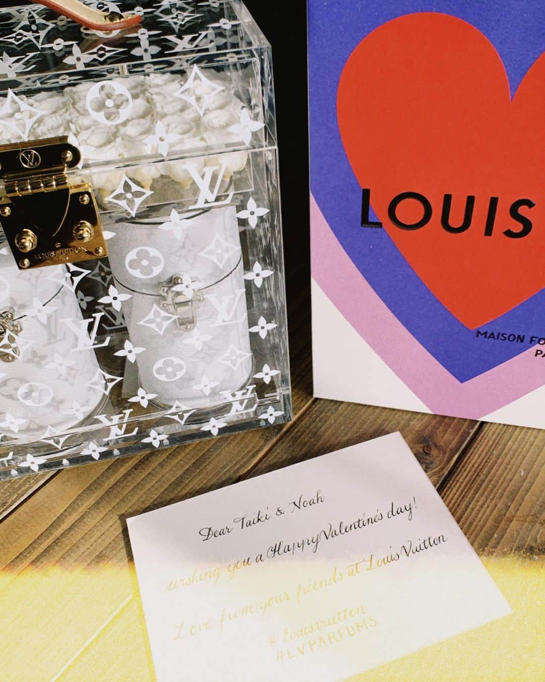 Noah（ノア）のインスタグラム：「My love is pure transparency.  Happy Valentine’s ♥️  @louisvuitton からバレンタインギフトで頂いた香水 素敵過ぎて感動した🥺 ありがとうございます♥️  #TaikiNoah#louisvuitton #LVPARFUMS#valentines」