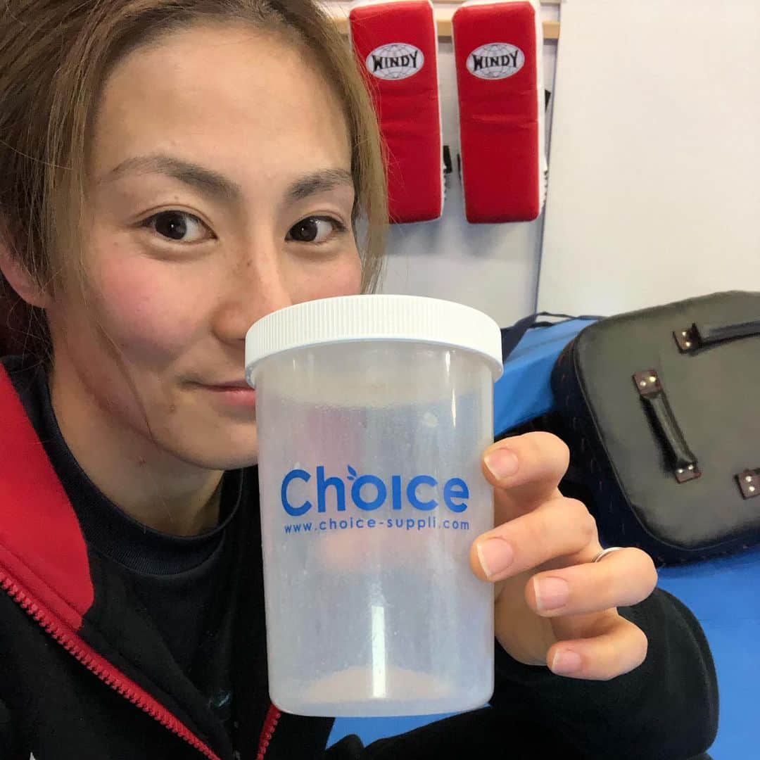 石岡沙織さんのインスタグラム写真 - (石岡沙織Instagram)「@choice.protein  最近は木金土が練習まとまってるので、しっかり飲ませてもらってます❗️😊✨ #ゴールデンホエイ #チョイスプロテイン  #choice」2月12日 22時07分 - saori_ishioka_mma