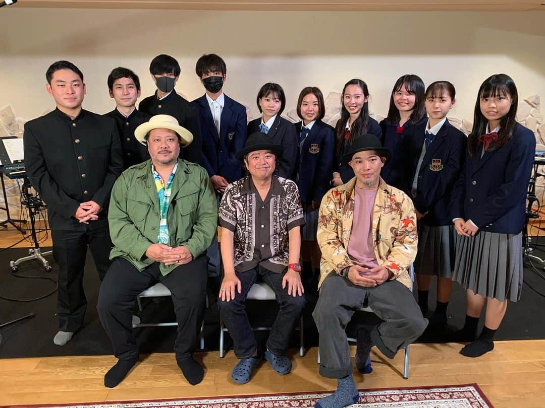 のインスタグラム：「Smile together♫  たくさんの協力を得て  いよいよ完成間近‼︎  めちゃくちゃ良い仕上がりになってます😘🤙🌴🔥🙏⤴︎  沖縄からたくさんの人に届きますように🙏  まだまだお力添え、協力  よろしくお願いします😘🤙🌴🔥🙏  #smiletogetherproject  #smiletogetherproject沖縄   #BEGIN #ビギン #かりゆし58 #MONGOL800 #ディアマンテス #ネーネーズ #オレンジレンジ #満島ひかり #いーどぅし #Anly #仲宗根創 #Roo2 #rudeα #ホルキーズ」
