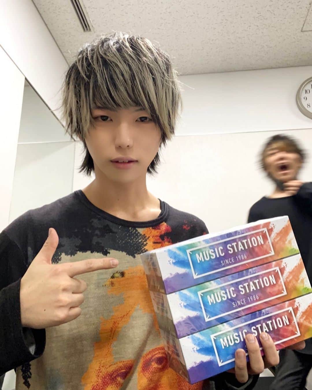 圭吾のインスタグラム：「Mステありがとう！！たのしかった！！ このティッシュ使い切るまでにまた出たい！！！」