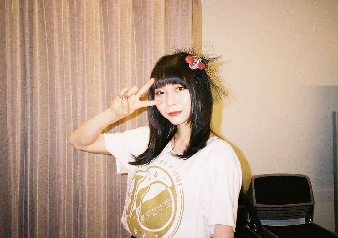 庄司芽生のインスタグラム：「New Single「Hello,Goodbye」DVD・Blu-ray盤には昨年11月、約9ヶ月ぶりに有観客で行った『10th Anniversary Live 〜*キミニヲクル*〜』のライブ映像がフルで収録されています！  胸が熱くなったあの日のライブをこうやってみんなに届けられてとっても嬉しい。  副音声もメンバー全員でライブ映像を見返しながら当日やリハの裏話を語り合いました。これがまた止まらない止まらない(笑)マシンガントークでお届けしています😂  是非手に取って観ていただけたら嬉しいです🥰  #東京女子流10周年」