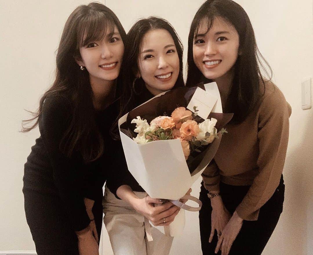 のインスタグラム：「ゆいちゃん結婚おめでとう🤍 #sisters」