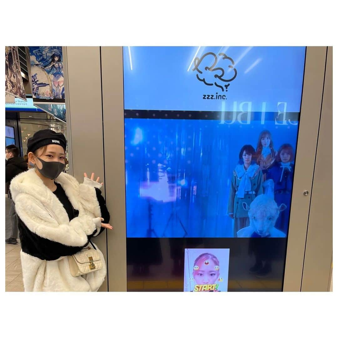 山口瑠璃さんのインスタグラム写真 - (山口瑠璃Instagram)「西武池袋駅でzzz.inc.のビジョンが流れております。 今日みんなで行ってきました😉 2週間限定で、2月21日までです！ みんなもよかったら行ってみてね💓」2月12日 22時27分 - chacha_ruri_