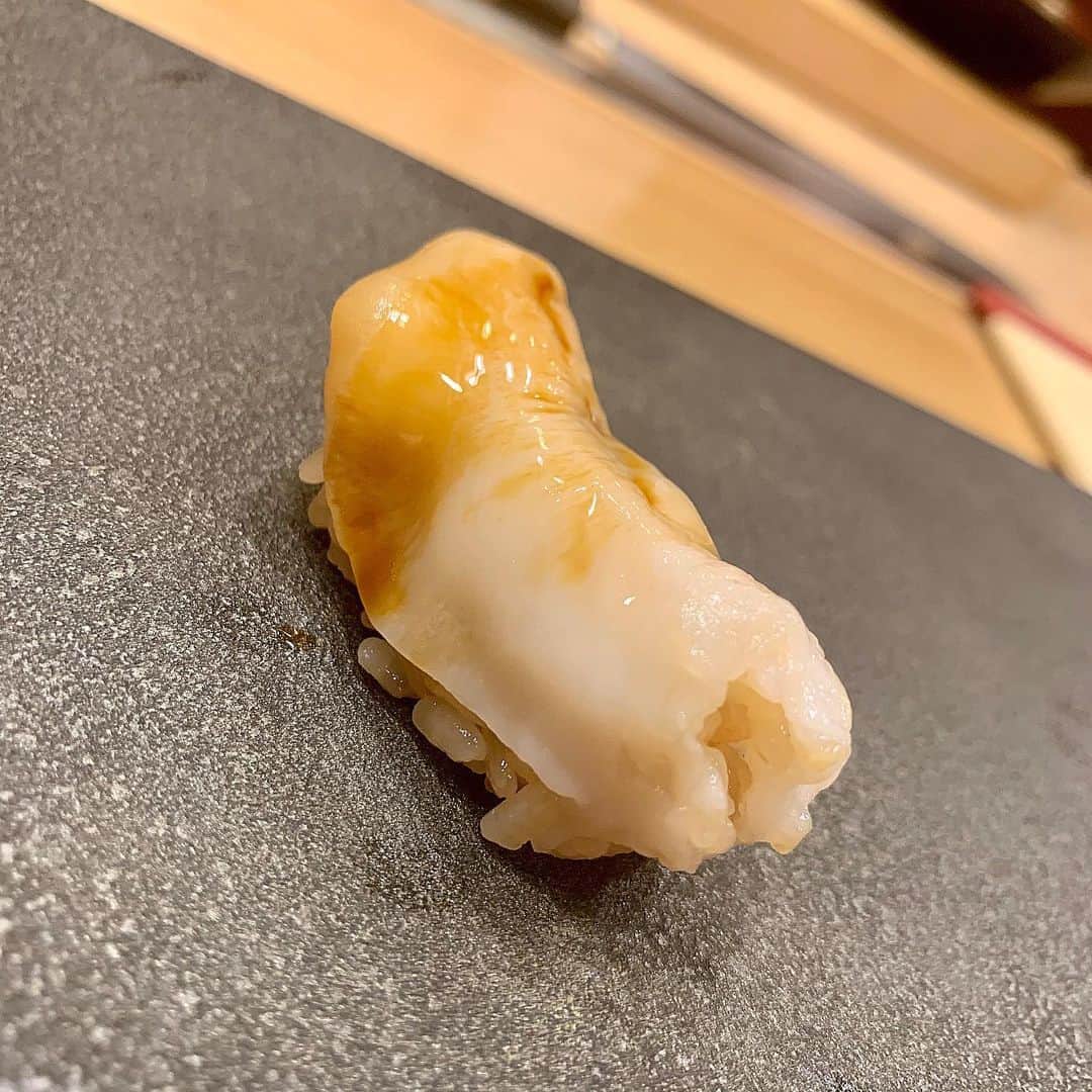 高瀬友規奈さんのインスタグラム写真 - (高瀬友規奈Instagram)「Sushi can entertain you. ・ ・ ・ 美味しく、そしてエンターテインメント性溢れるお鮨屋さん。 #sushi#赤酢」2月12日 22時22分 - yukina_731