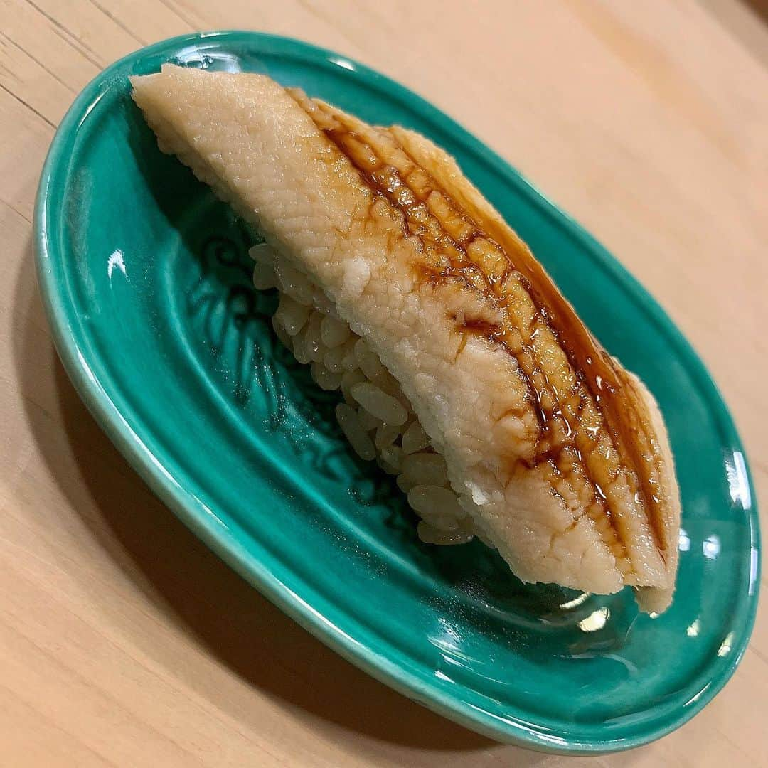 高瀬友規奈さんのインスタグラム写真 - (高瀬友規奈Instagram)「Sushi can entertain you. ・ ・ ・ 美味しく、そしてエンターテインメント性溢れるお鮨屋さん。 #sushi#赤酢」2月12日 22時22分 - yukina_731