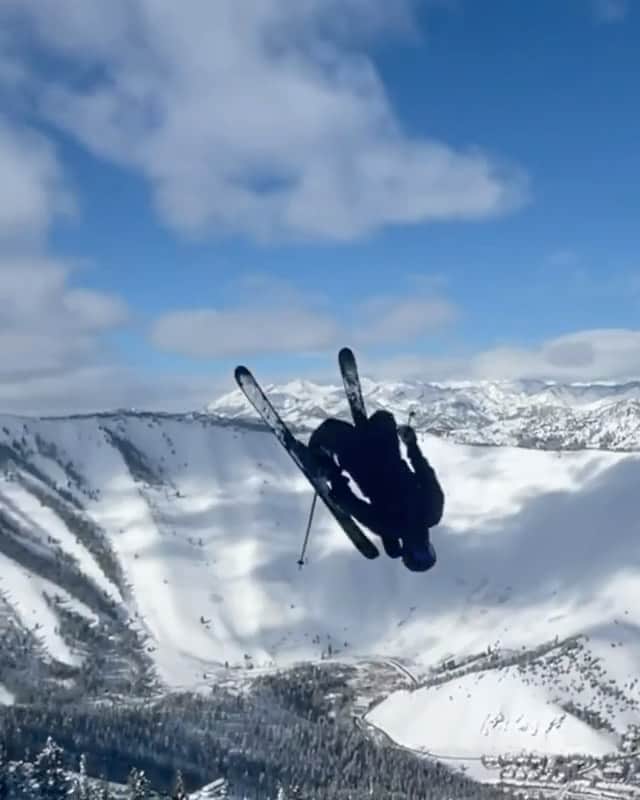 Canon Photographyのインスタグラム：「Thank flip its friyay 🎿 Video  @willygriffith @elkspncr  Curated @ianharper」