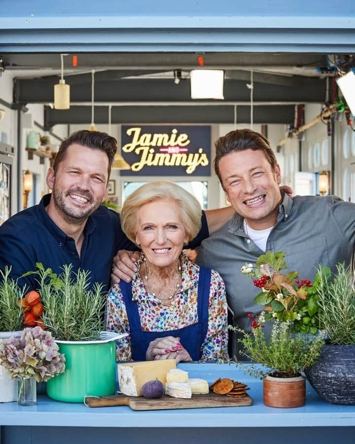 ジェイミー・オリヴァーさんのインスタグラム写真 - (ジェイミー・オリヴァーInstagram)「One of my fave eps of #FridayNightFeast is back on TONIGHT @channel4 8pm and if you missed it the first time, you're in for a treat tonight as me and @jimmysfarm are joined by the legendary Dame MARY BERRY which was such a joy!! Swipe left and take a look at all this amazing food we've got coming up on the show for you tonight 👉 Whole roasted trout Beef Wellington for two Potted brown shrimp Retro crab cocktail Set your reminders now so you don't miss it x x」2月13日 4時00分 - jamieoliver